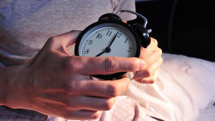 Bộ não của chúng ta cần có thời gian để từ từ thức dậy. (Ảnh: ITN) 