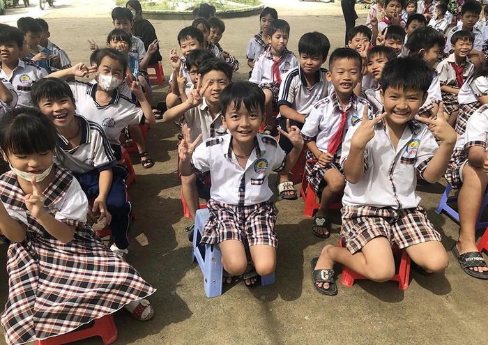 Hội Bảo trợ người tàn tật - trẻ mồ công và bệnh nhân nghèo huyện Tri Tôn phối hợp tổ chức Trung thu cho thiếu nhi