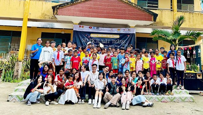 Đoàn Thanh niên các cấp phối hợp tổ chức Trung thu đến vùng sâu, vùng xa, vùng biên giới, dân tộc của huyện Tri Tôn