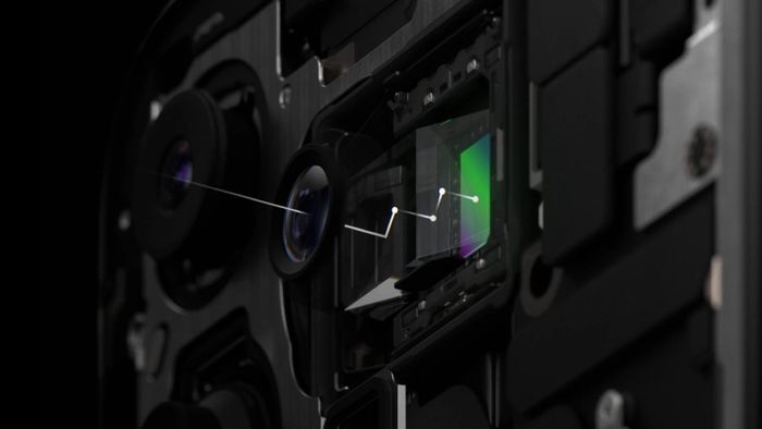 Ngoài các thay đổi về nút bấm, iPhone 16 Pro cũng được đồn đoán sẽ có các cải tiến khác, bao gồm màn hình lớn hơn, camera zoom 5x Tetraprism, và cách bố trí camera mới. Dòng sản phẩm này dự kiến sẽ ra mắt vào tháng 9/2024.