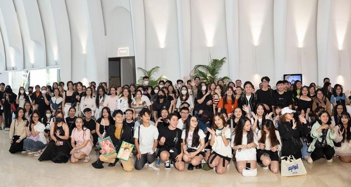 Đông đảo người hâm mộ tham dự Fan meeting của Hoa hậu Tiểu Vy.