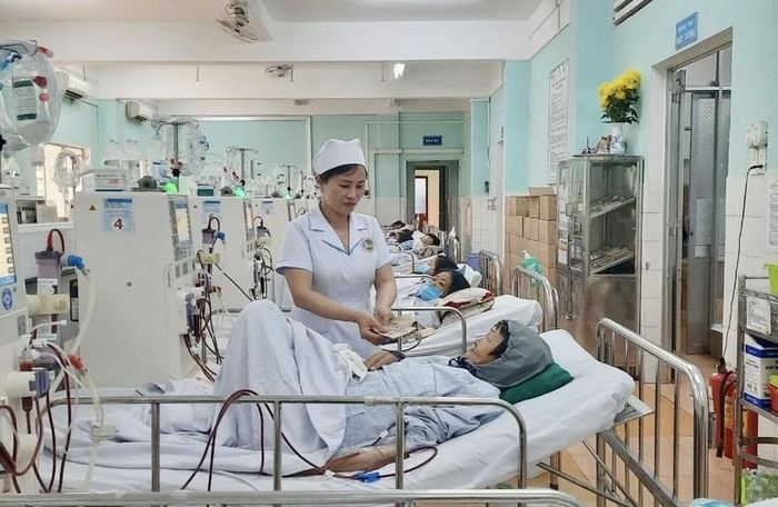 Ngoài hỗ trợ các suất ăn miễn phí, các nhà hảo tâm, Mạnh Thường Quân còn hỗ trợ chi phí giúp các bệnh nhân nghèo khó khăn có thêm điều kiện khám, chữa bệnh.