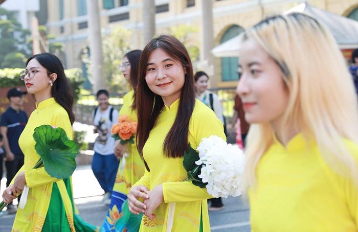 Qua đó từng bước khai thác vẻ đẹp thu Hà Nội, thúc đẩy ngành du lịch Hà Nội xây dựng những sản phẩm mới hấp dẫn.