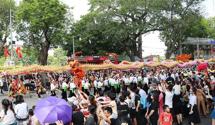 Không khí sôi động tại chương trình Carnaval Thu Hà Nội.