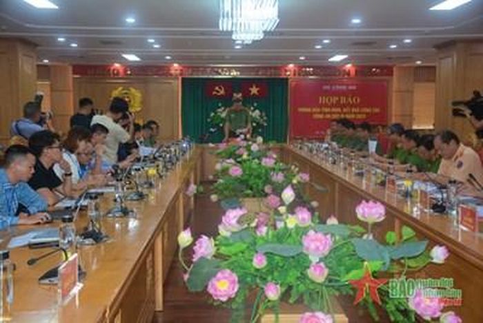  Quang cảnh buổi họp báo. 