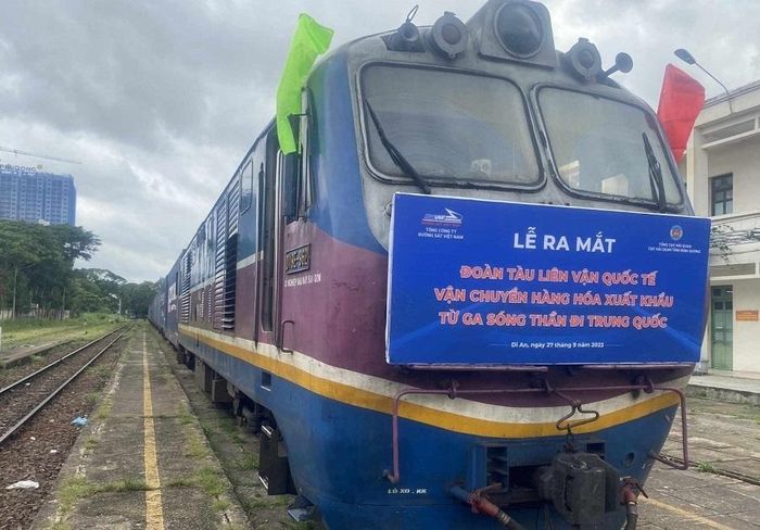 Ga Sóng Thần là ga đường sắt liên vận quốc tế và là ga hàng hóa lớn nhất phía Nam đáp ứng được 1,6 triệu tấn hàng hóa/năm. Ảnh: VNR.