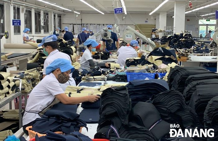 Ngành dệt may tăng tốc sản xuất trong quý 4-2023. TRONG ẢNH: Công nhân làm việc tại Công ty CP Dệt may 29-3. Ảnh: MAI QUẾ