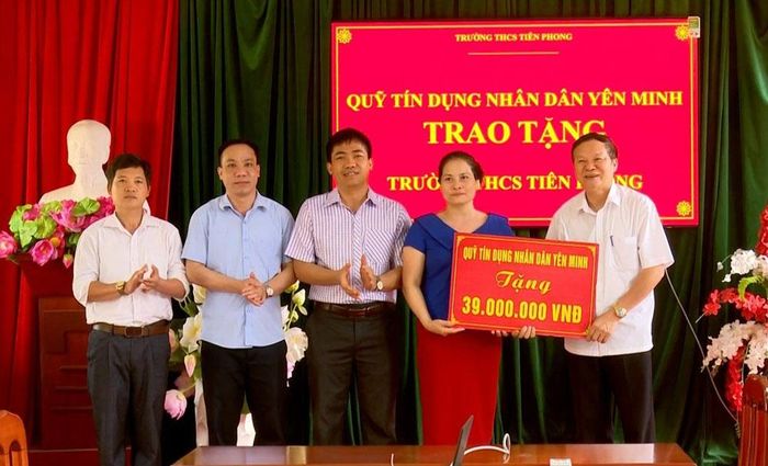Quỹ tín dụng nhân dân Yên Minh tích cực tham gia các hoạt động xã hội từ thiện trên địa bàn.