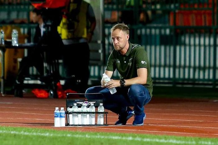 HLV Mano Polking nhận thất bại trước Hà Nội FC