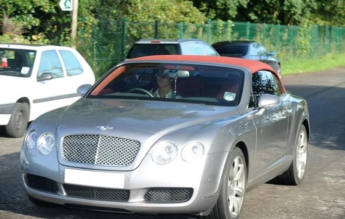 Bentley Continental GT (151.000 USD).