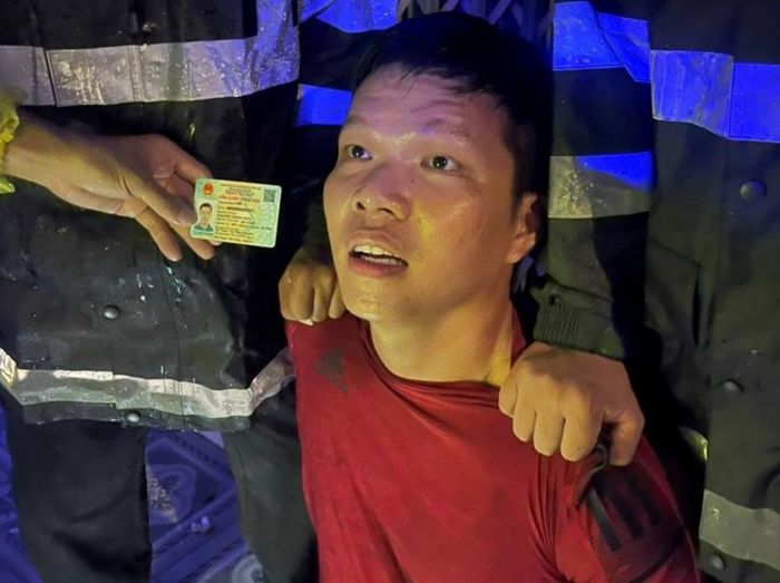 Đối tượng Nguyễn Thanh Sơn bị Cảnh sát bắt giữ.
