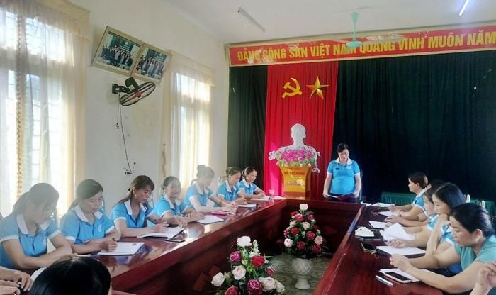 Ngoài các kiến thức về chăm sóc và bảo vệ bản thân, Hội còn tư vấn cho chị em các kiến thức về chăm sóc và nuôi con theo khoa học