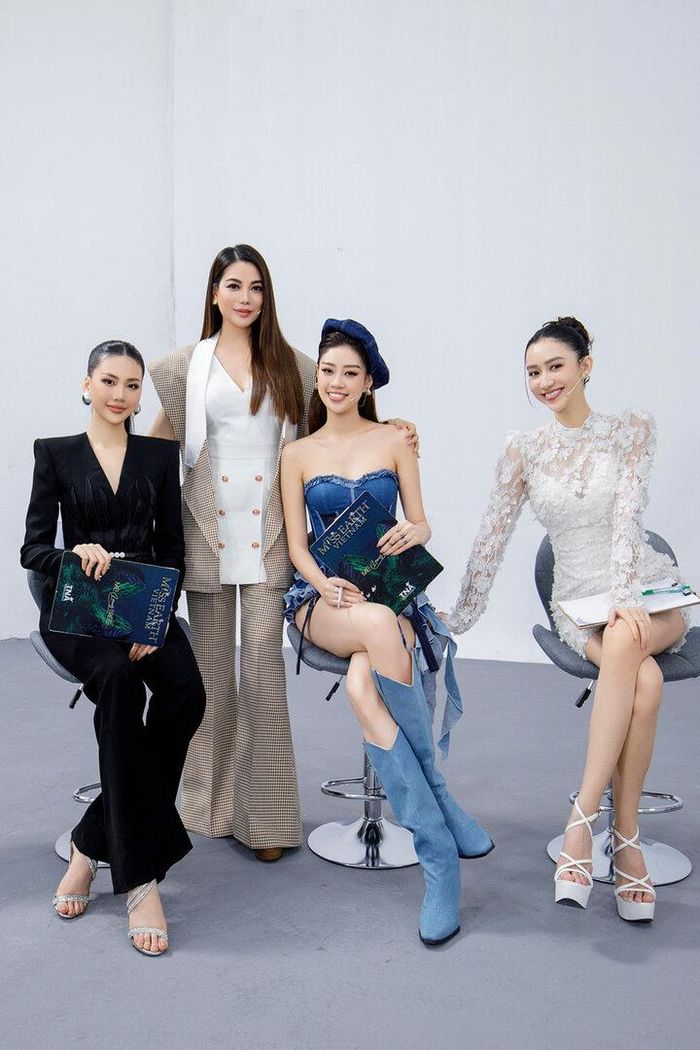 Trương Ngọc Ánh cùng bộ 3 mentor của chương trình.
