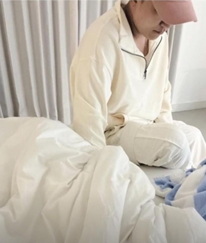 Hình ảnh Seungri "cúi đầu hối lỗi" khi bị cô B vạch trần việc lừa dối tình cảm