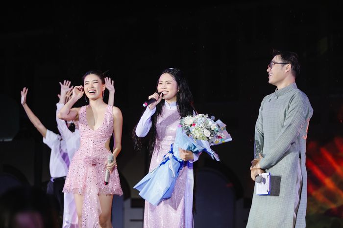 Phương Mỹ Chi và Pháo - 2 người bạn 2003 nhưng theo đuổi 2 phong cách khác nhau
