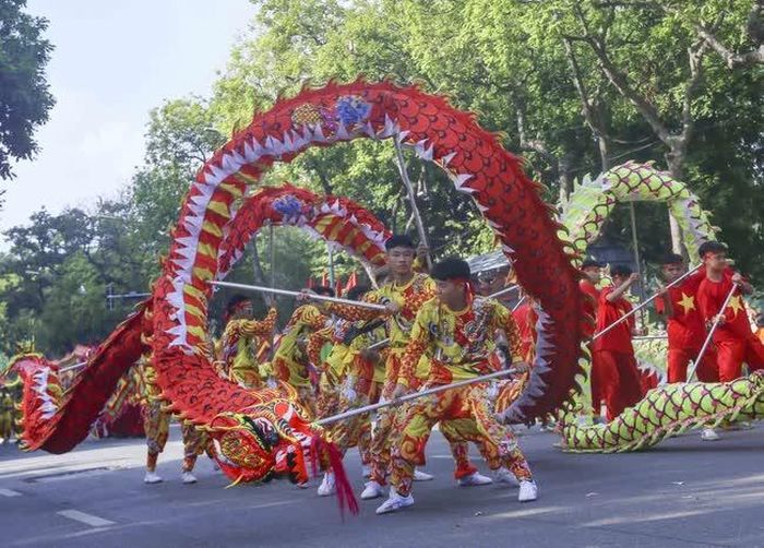 Tiết mục múa rồng của huyện Thanh Oai, Hà Nội. Ảnh: Tuấn Đức - TTXVN