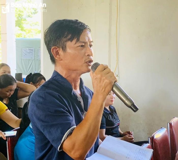  Cử tri xã Tường Sơn nêu ý kiến tại hội nghị. Ảnh: Thanh Mai 