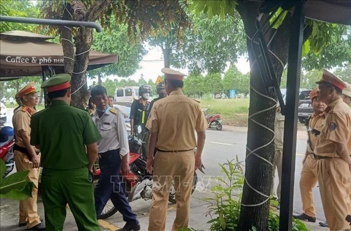 Ngày 29/9/2023, Cục thuế tỉnh Bình Dương cho biết, đơn vị đã ra quyết định tạm đình chỉ công tác 15 ngày đối với ông Huỳnh Văn Sâm, đang công tác tại Đội thuế Liên xã số 3 - Chi cục Thuế khu vực Bến Cát (huyện Bàu Bàng) để xem xét, kiểm điểm và xử lý kỷ luật về hành vi vi phạm trong việc thực hiện quy định về chấp hành nội quy, quy chế cơ quan. Ảnh: TTXVN phát