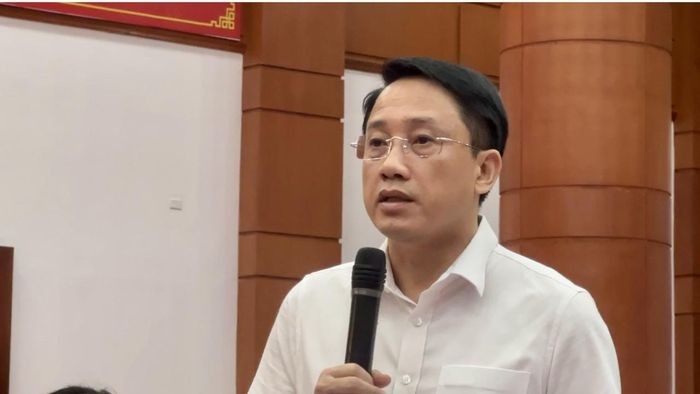Phó Tổng cục trưởng Tổng cục Thuế, ông Mai Sơn trả lời câu hỏi của phóng viên báo Tin tức chiều 5/10. Ảnh: Minh Phương/Báo Tin tức