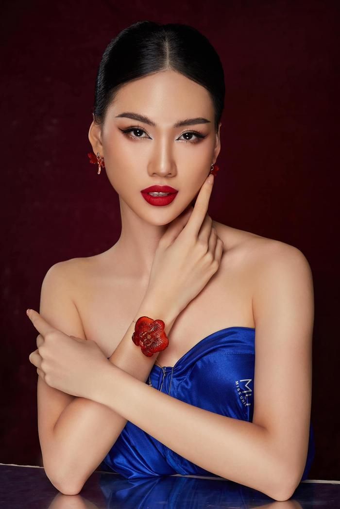 Em chưa từng bỏ cuộc sau 2 lần thất bại, hơn thế điều đó còn cho em cơ hội để nhìn sâu hơn những thiếu sót của mình. Từng đó năm cũng để em học tập, hoàn thiện bản thân, nỗ lực từng ngày để biến giấc mơ trở thành hiện thực. Em cũng xin khẳng định rằng em hoàn toàn trung thực với cuộc thi, với khán giả, và với những người yêu thương, ủng hộ em. 