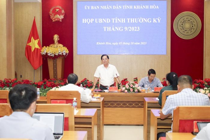 Ông Nguyễn Tấn Tuân phát biểu kết luận cuộc họp.