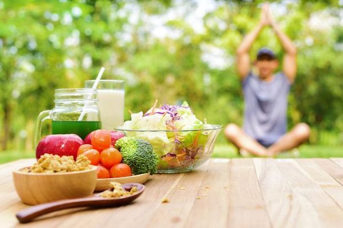 Nên tập yoga sau các bữa ăn chính khoảng 4 giờ.