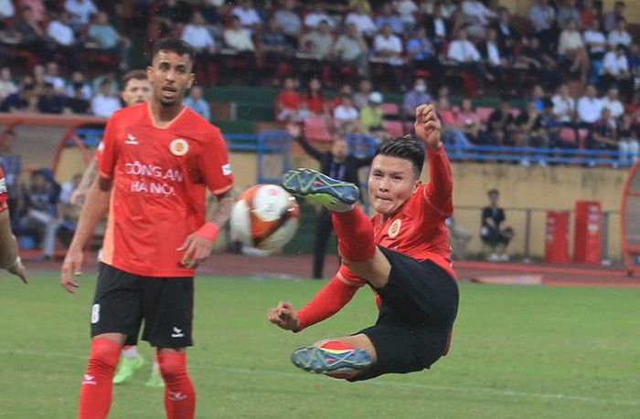 Quang Hải có màn khởi đầu mùa giải không hề như ý cùng CAHN. Ảnh: Hoàng Hiệp