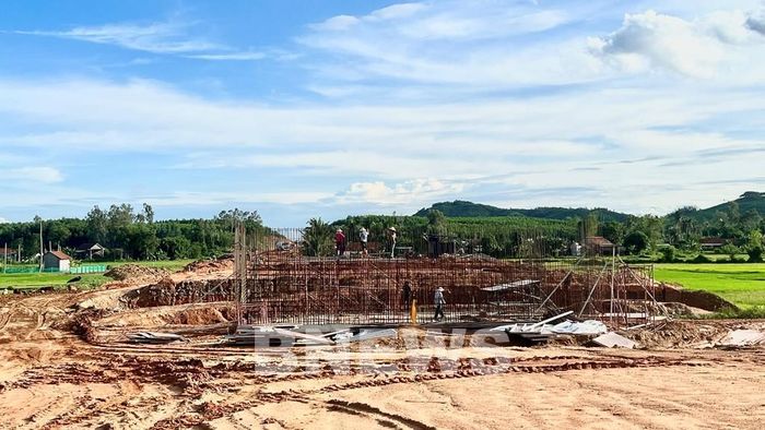 Nhà thầu đang ưu tiên thi công các hạng mục đảm bảo kế hoạch tiến độ thời điểm trước và sau mùa mưa lũ. Ảnh: BNEWS phát