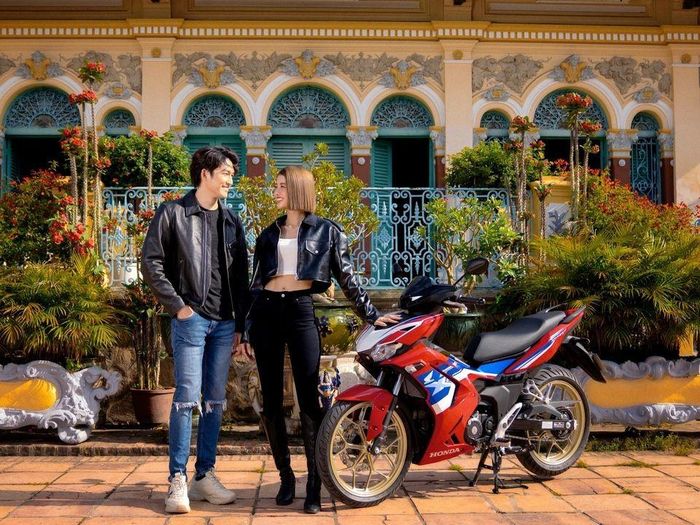 Đình Tú đăng ảnh cùng bạn diễn Trình Mỹ Duyên.