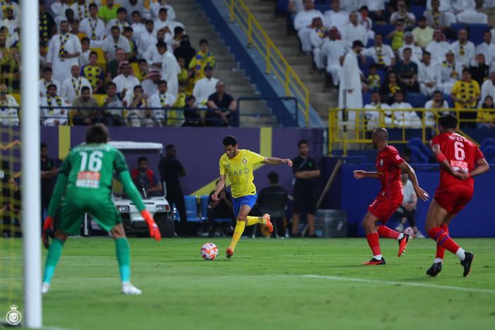 Dẫn trước hai bàn khiến khiến Al Nassr chơi có phần chủ quan. Hậu quả là đội chủ nhà nhận hai bàn thua, một từ tình huống Otavio bất ngờ đốn ngã đối thủ trong vòng cấm đội nhà. Abha được hưởng phạt đền và Bguir không bỏ lỡ cơ hội ghi bàn từ chấm 11m gỡ hòa 1-1. 