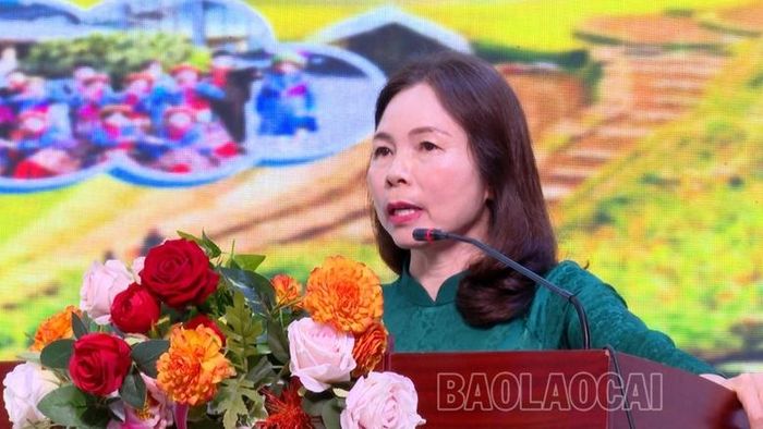  Bà Dương Bích Nguyệt, Giám đốc Sở Giáo dục và Đào tạo phát biểu khai mạc buổi giao lưu. 