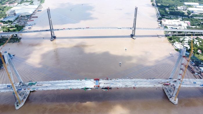 Cầu Mỹ Thuận 2 có tổng chiều dài dự án là 6,61 km, có tổng vốn đầu tư khoảng 5.000 tỉ đồng, dự kiến hoàn thành đưa vào khai thác cuối năm 2023