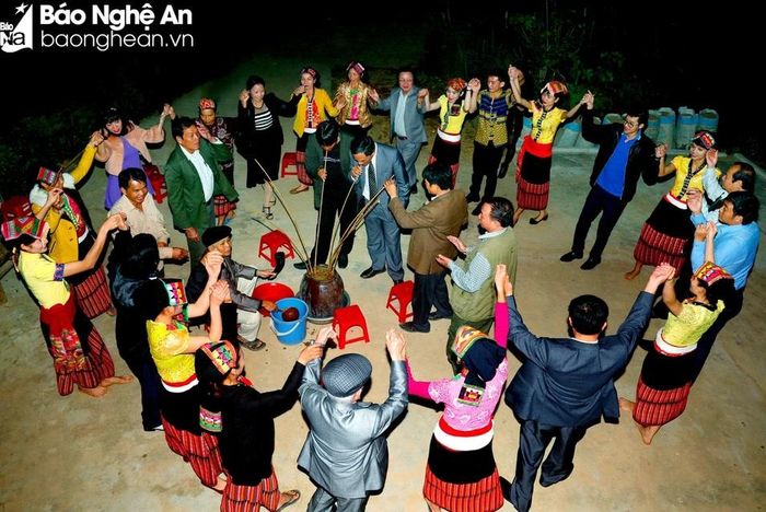 Du lịch khởi sắc góp phần quan trọng để phát triển kinh tế cho bà con địa phương. Ảnh tư liệu: Sách Nguyễn 