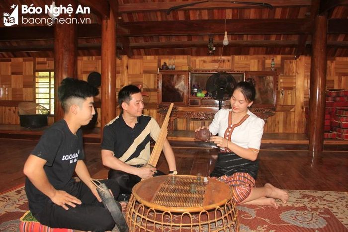  Thực hiện tốt công tác dân vận đã góp phần nâng cao nhận thức, kỹ năng của người dân trong việc phát triển du lịch cộng đồng tại địa phương. Ảnh: Thanh Quỳnh 