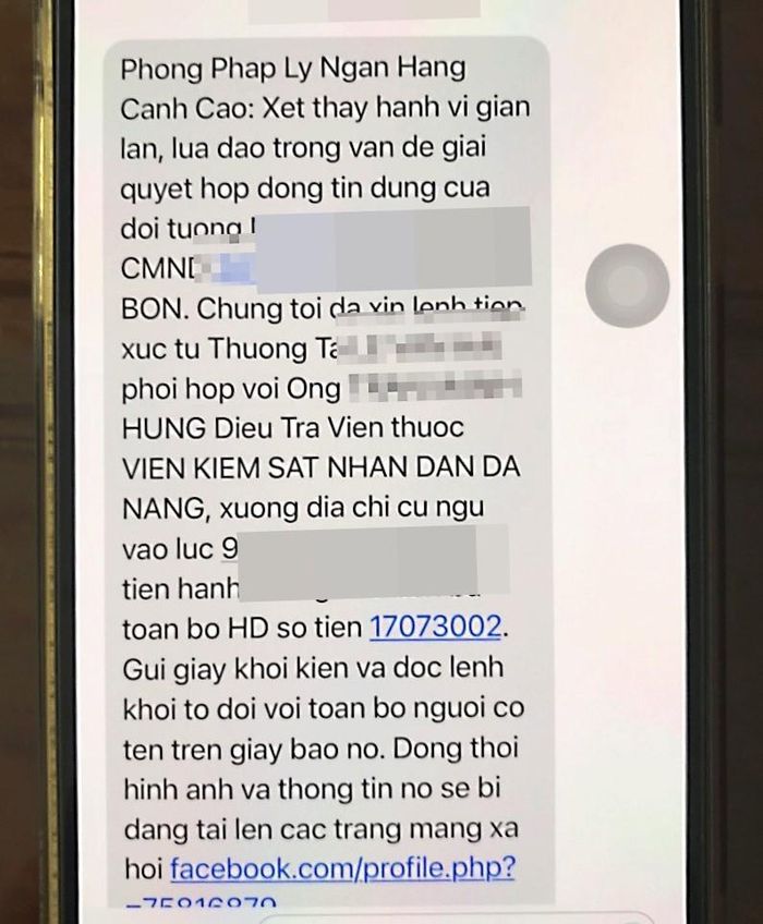 Tin nhắn được các đối tượng gửi cho ông D. Ảnh: L.H