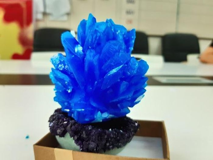 Còn những tinh thể đòi hỏi 'nuôi' công phu từ 1-2 năm thì cần phải có phương trình hóa học cụ thể