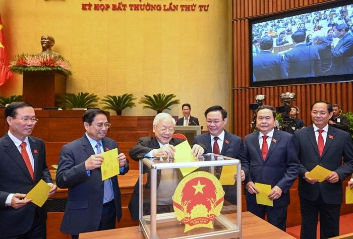 Lãnh đạo Đảng, Nhà nước bỏ phiếu bầu Chủ tịch nước tại Kỳ họp bất thường lần thứ 4.