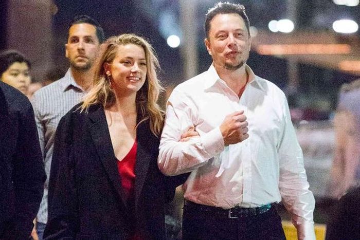 Elon Musk và Amber Heard đi chơi ở Sydney năm 2017