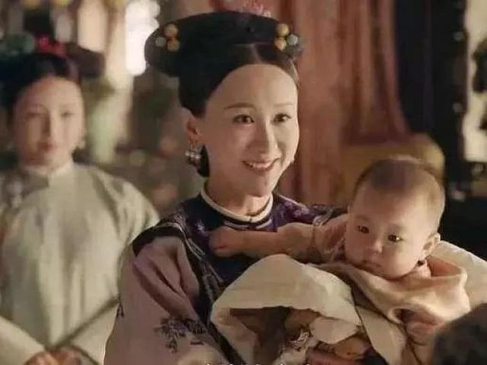Vì vậy, việc sinh con và đảm bảo thừa kế trong hậu cung thời xưa Trung Quốc là một nhiệm vụ khó khăn và đầy khó khăn, nhiều phi tần đã phải đối mặt với những hạn chế và áp lực trong cuộc sống của họ.