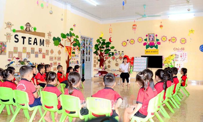 Các lớp học mầm non được trang trí với nhiều bức tranh, hình ảnh ngộ nghĩnh, đẹp mắt tạo cảm hứng học tập cho trẻ.