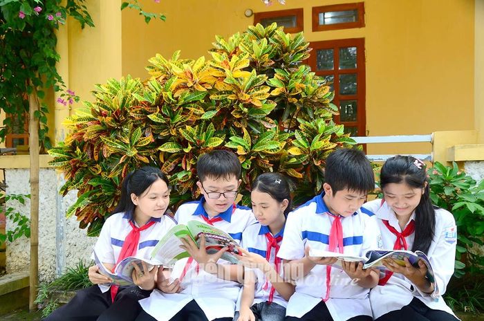 Khuôn viên, môi trường học tập, vui chơi theo tiêu chí xanh, sạch, đẹp, an toàn tạo cảm hứng học tập cho học sinh.