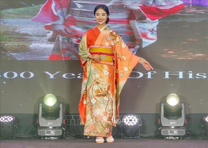 Bộ sưu tập "Bốn mùa Nhật Bản" của chuyên gia kimono Junko Kakizaki.