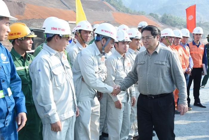 Thủ tướng Phạm Minh Chính thị sát Dự án Nhà máy Thủy điện Hòa Bình mở rộng hồi tháng 2/2023. 