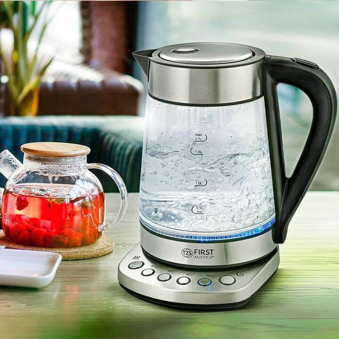 Không nên dùng ấm siêu tốc đồng thời với các thiết bị điện gia dụng có công suất lớn khác. (Ảnh: firstaustria)