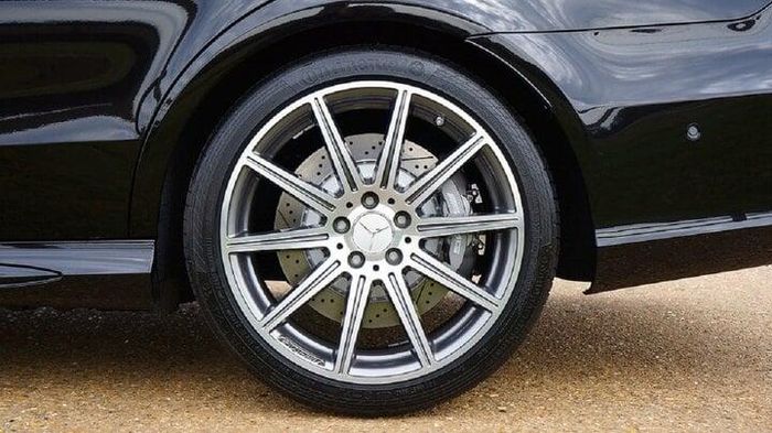 Sau mỗi lần rửa nên đánh bóng vỏ và lốp. (Ảnh minh họa).