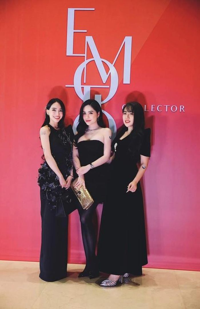 Không ít lần Đoàn Di Băng lên đồ không cần màu mè mà vẫn thu hút mọi ánh nhìn vào gò bồng đảo ẩn hiện sau trang phục.