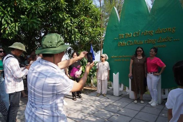 Bức phù điêu hôm nay