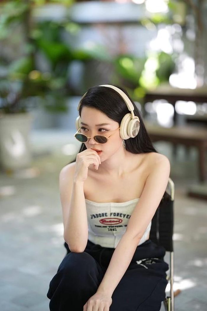 Hải Yến là gương mặt quen thuộc dẫn sóng các bản tin của "Chuyển động 24h", "Lướt trên VTVGo",... Nữ MC sinh năm 1993 ghi điểm nhờ ngoại hình xinh đẹp, lối dẫn dắt duyên dáng, chuyên nghiệp.