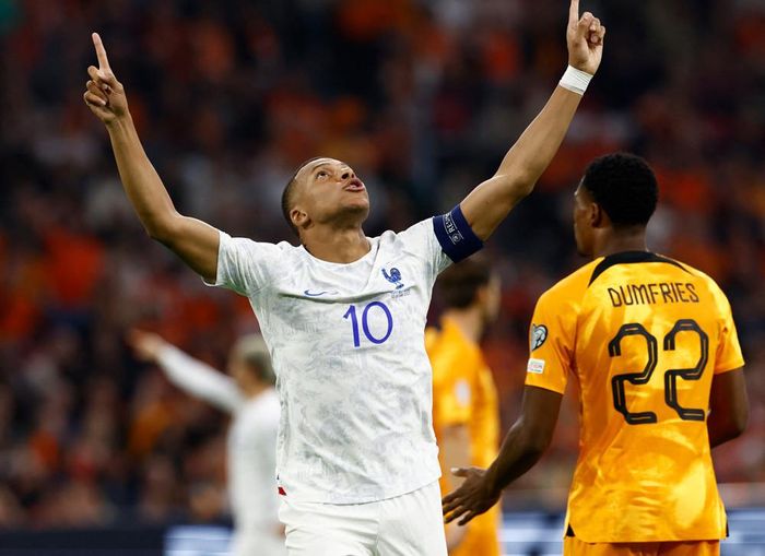 Ngay phút thứ 3, Kylian Mbappe đã mở tỷ số cho đội khách