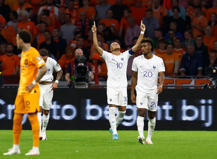 Sang hiệp hai, Mbappe nhân đôi cách biệt với siêu phẩm cứa lòng từ ngoài vòng cấm